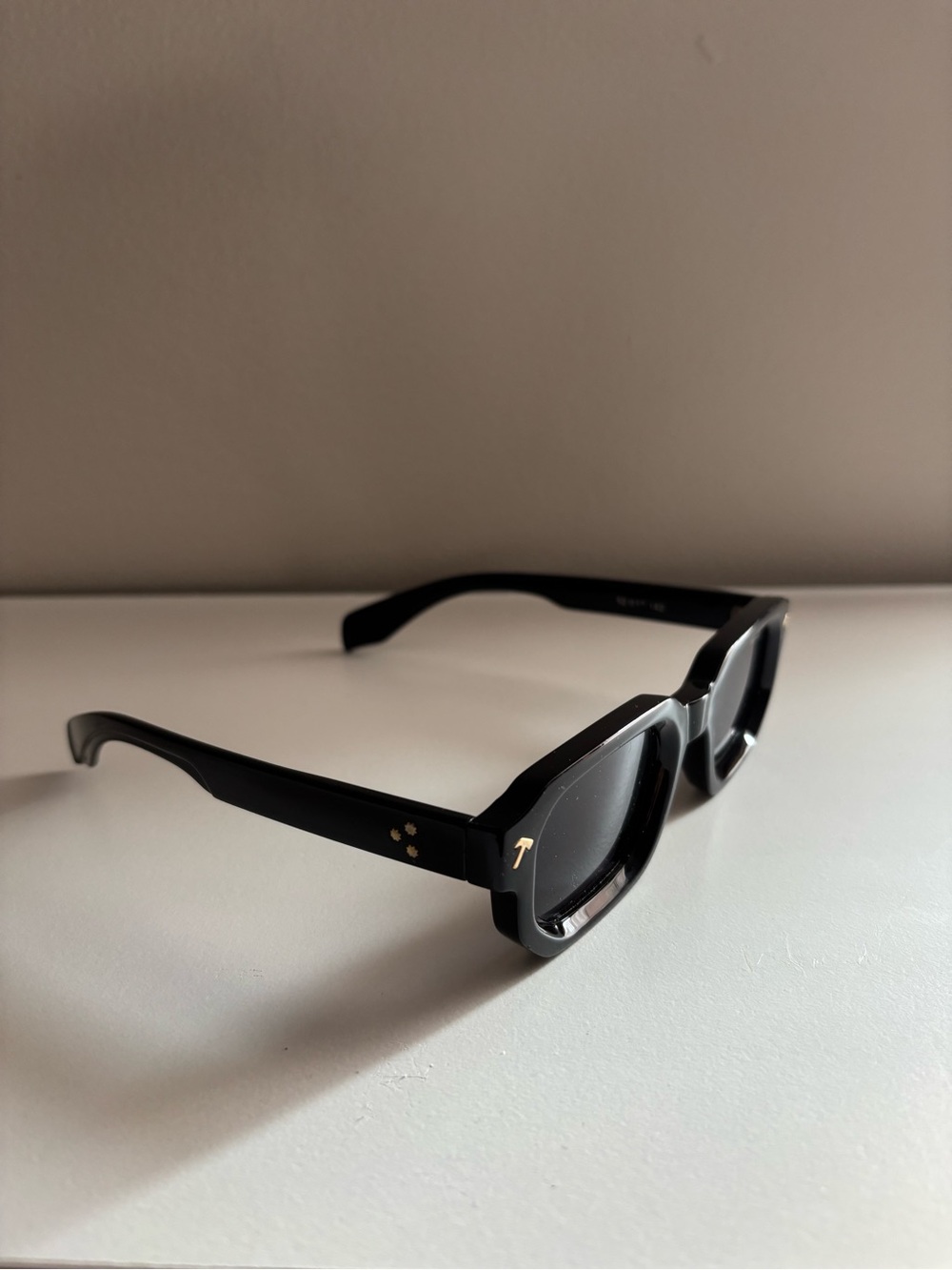 MOSCOT Black Women's Fashion Sunglasses - Sleek Square Frame